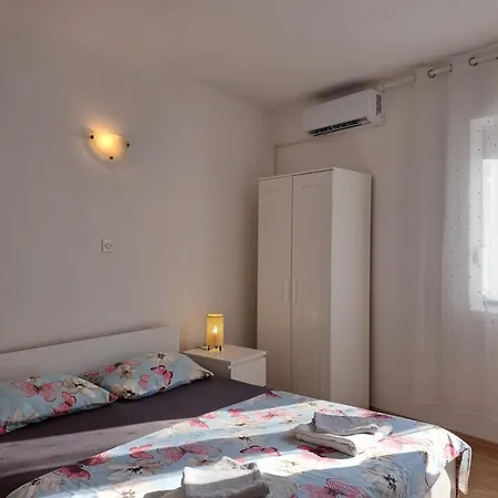 アパート Matea イグラネ